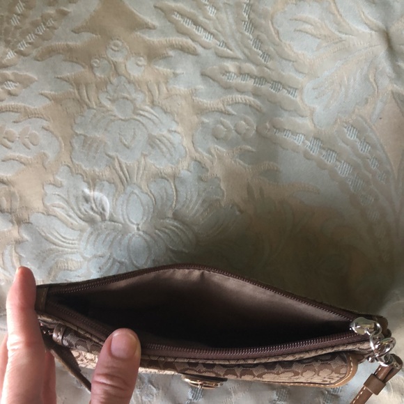 Coach wristlet - Picture 4 of 5